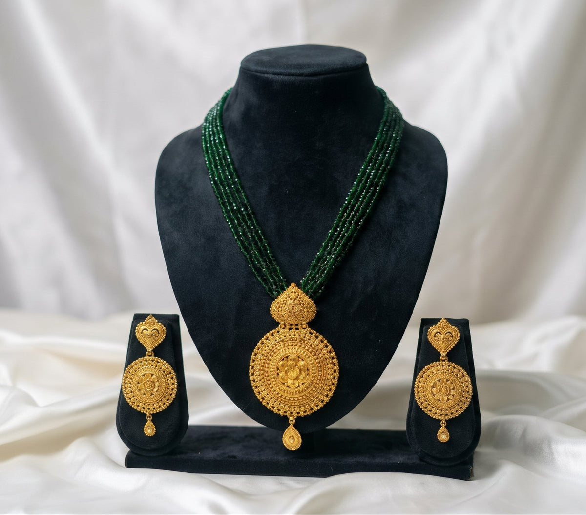 Emerald Green Potey Set with Classic Round Pendant