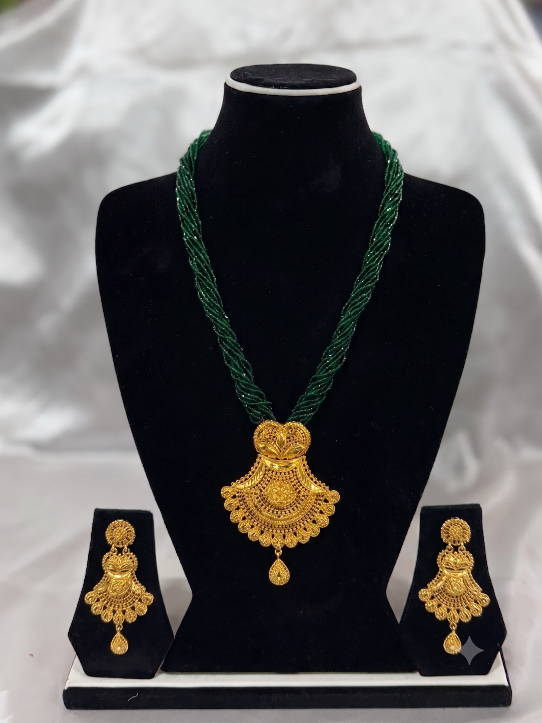 Emerald Green Beaded Potey