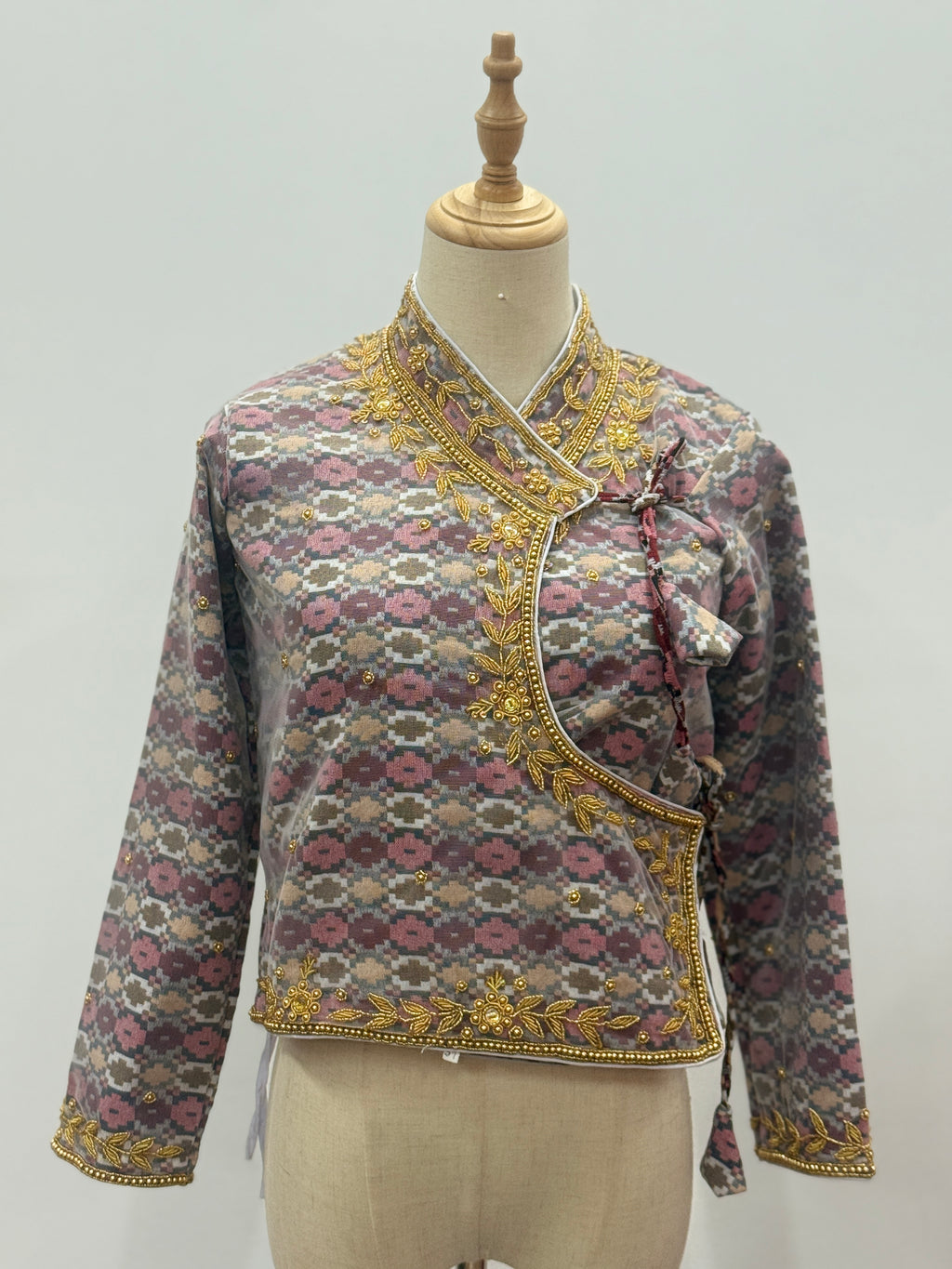 Chaubandi Cholo: Hand-Embroidered Dhaka Fusion