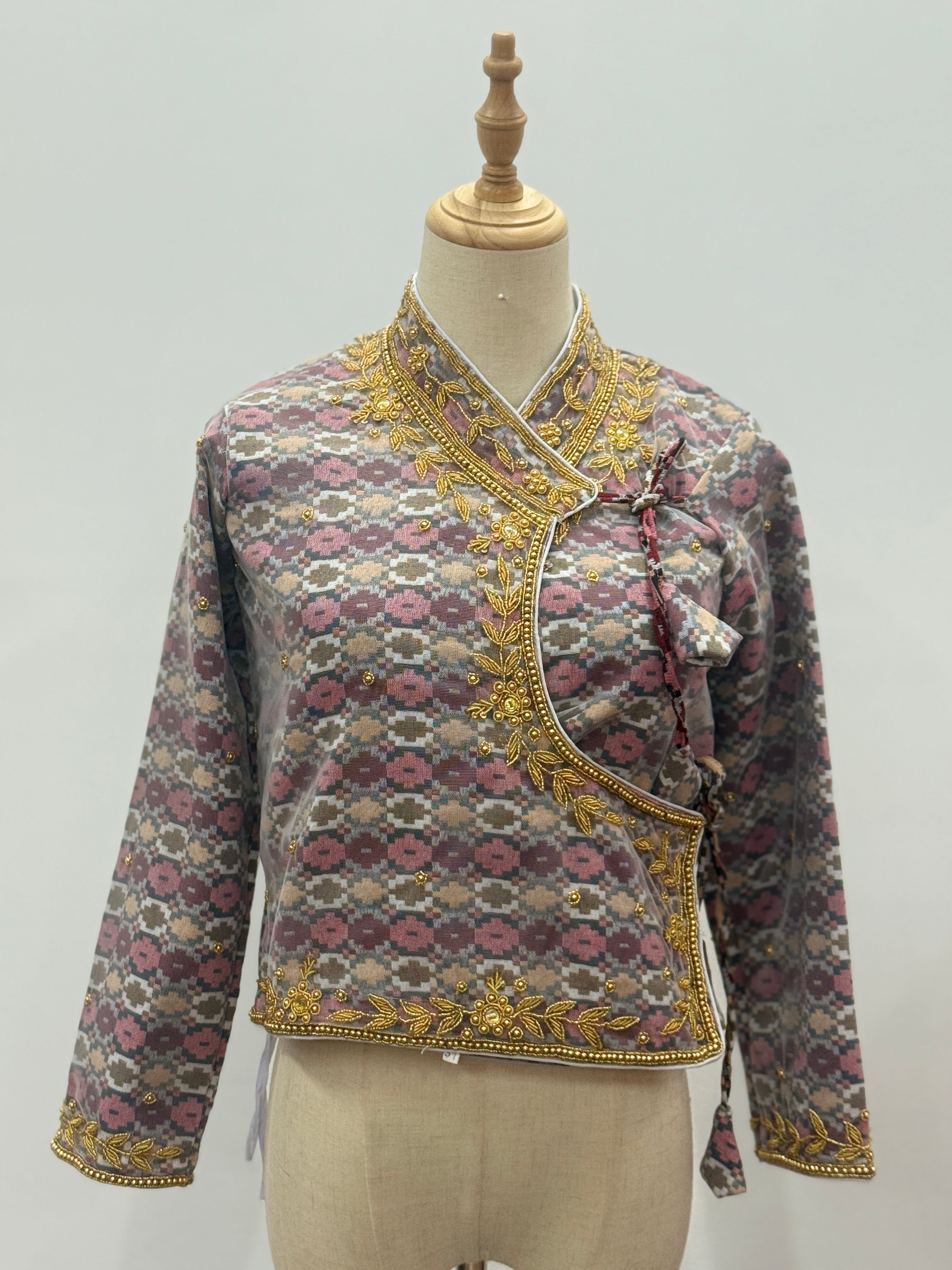 Chaubandi Cholo: Hand-Embroidered Dhaka Fusion