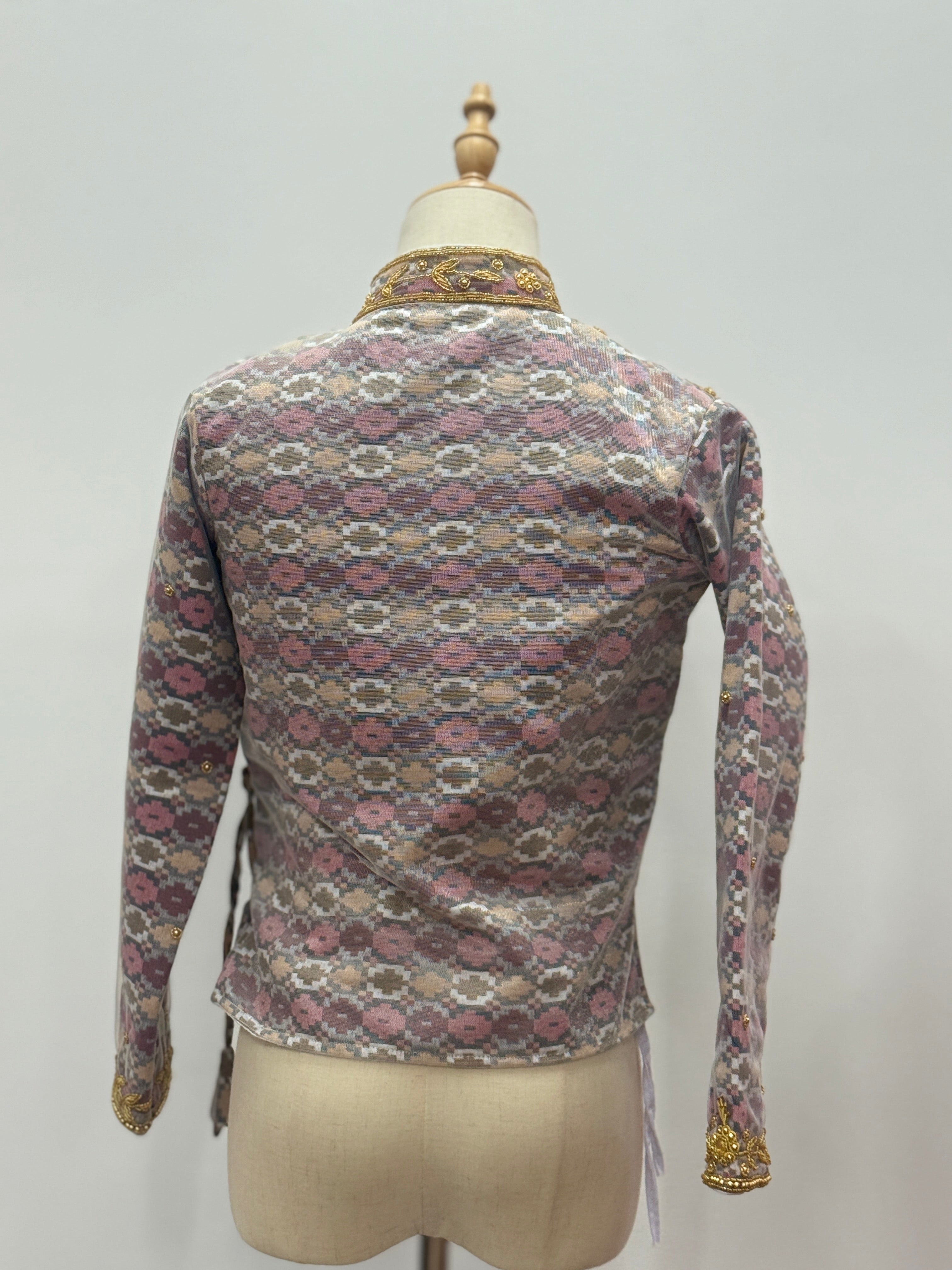 Chaubandi Cholo: Hand-Embroidered Dhaka Fusion