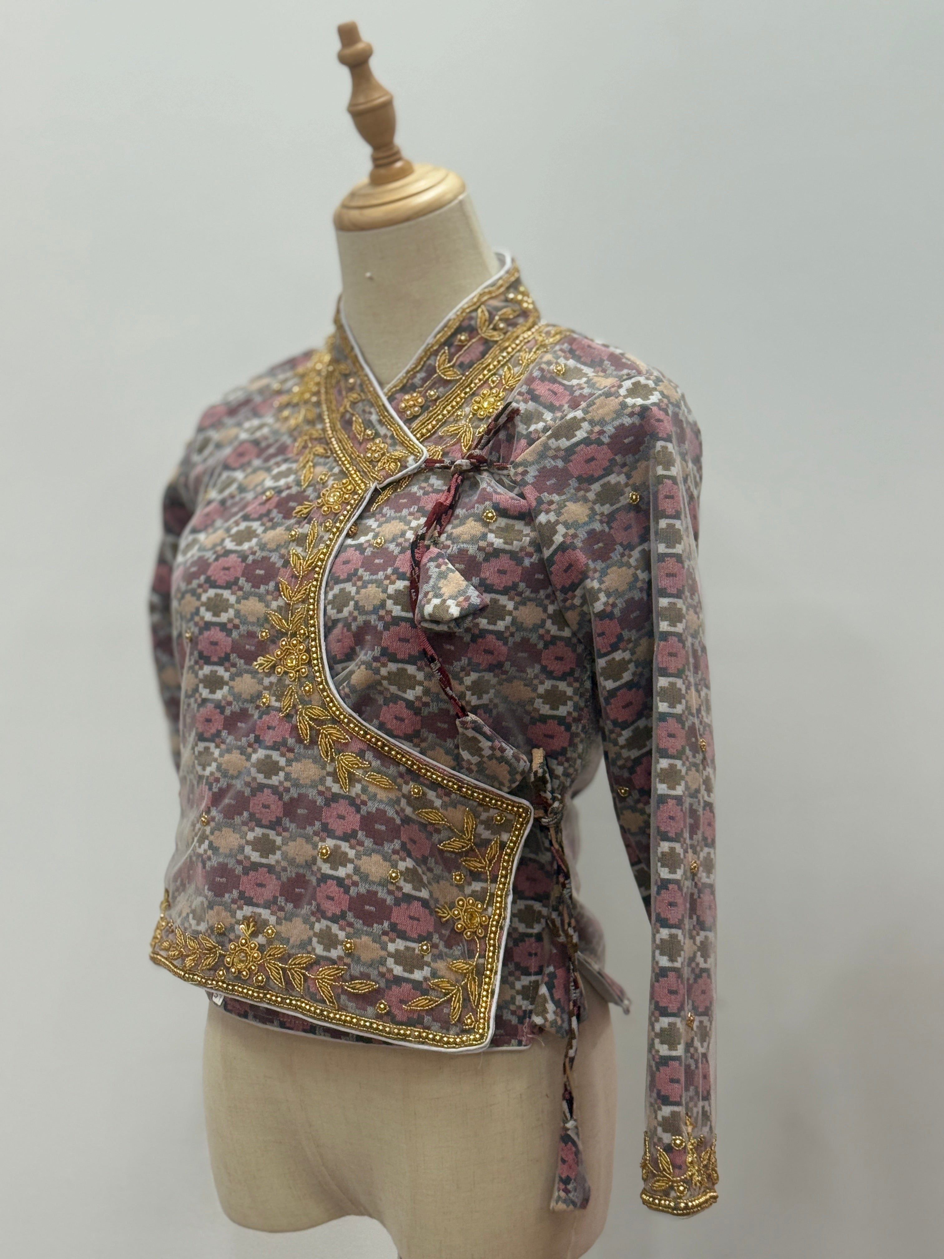 Chaubandi Cholo: Hand-Embroidered Dhaka Fusion