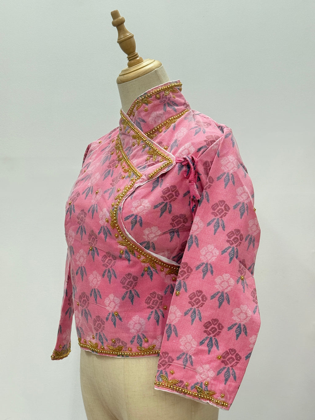 Chaubandi Cholo: Hand-Embroidered Dhaka Fusion