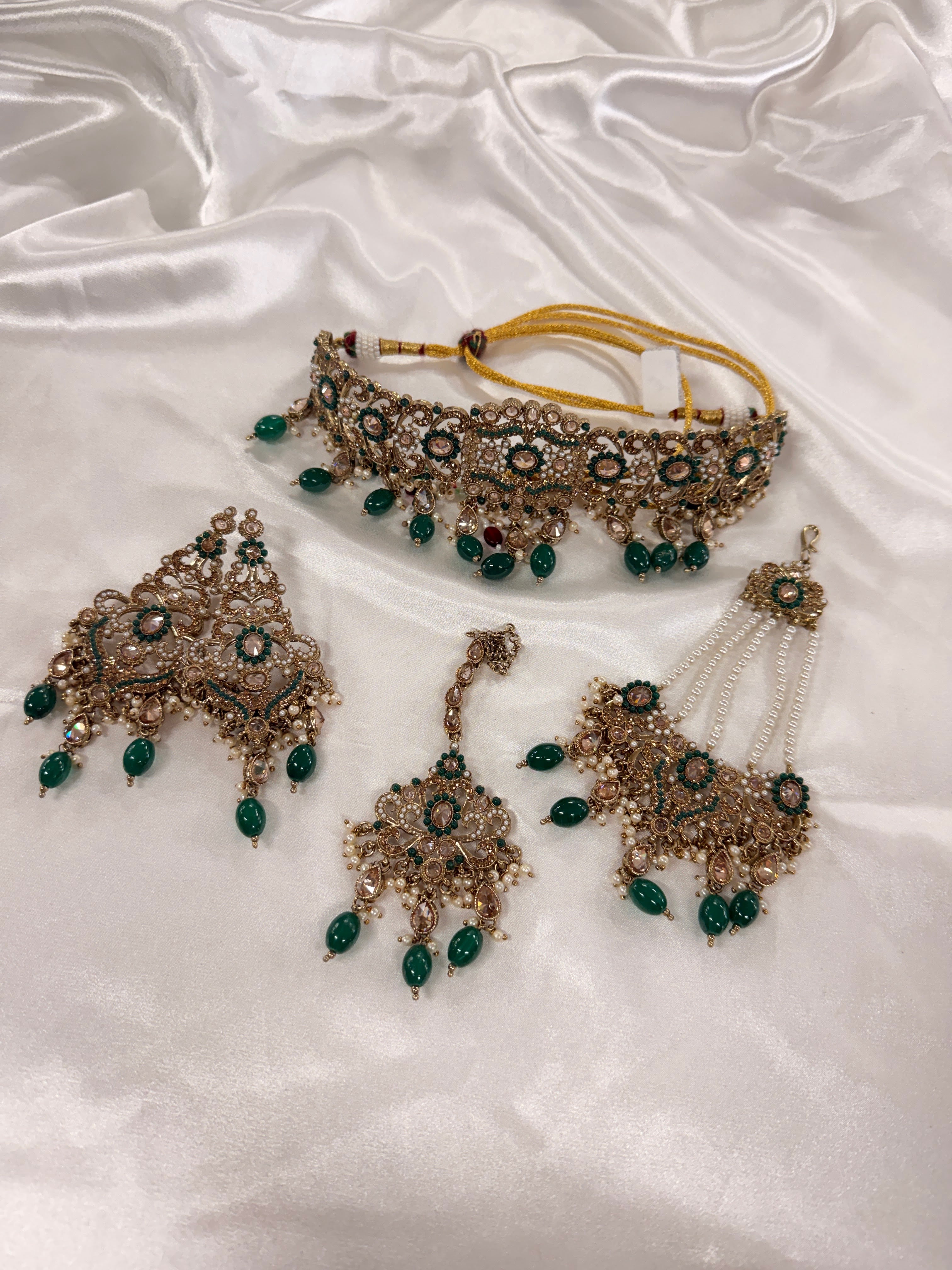 The Emerald Choker Set